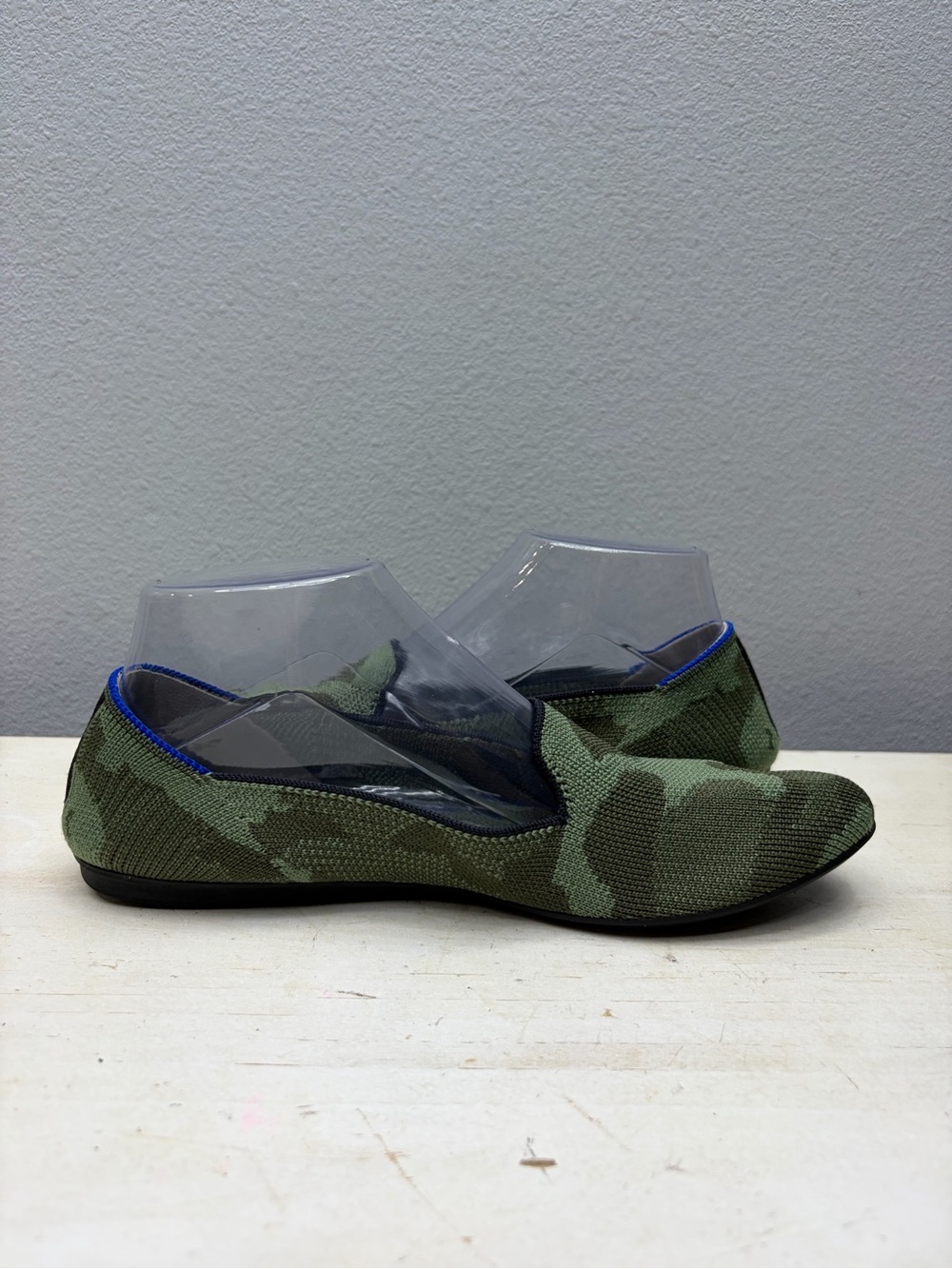 Rothy’s Green Camo Round Toe Flats Size 8.5 - Picture 2 of 8